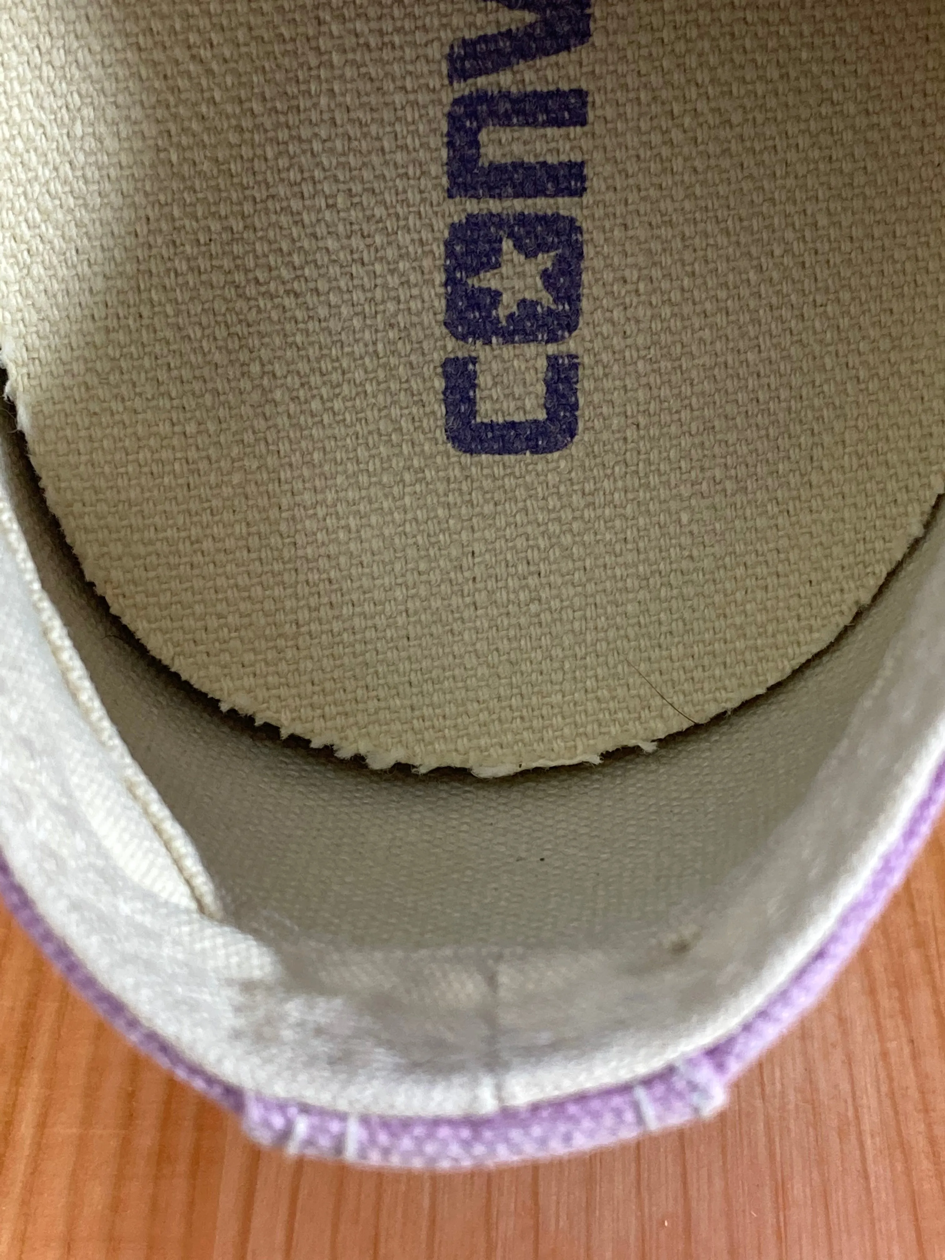 CONVERSE CHUCK TAYLOR ALL STAR Women's Size 7.5 Low Top Shoes Sneakers Purple