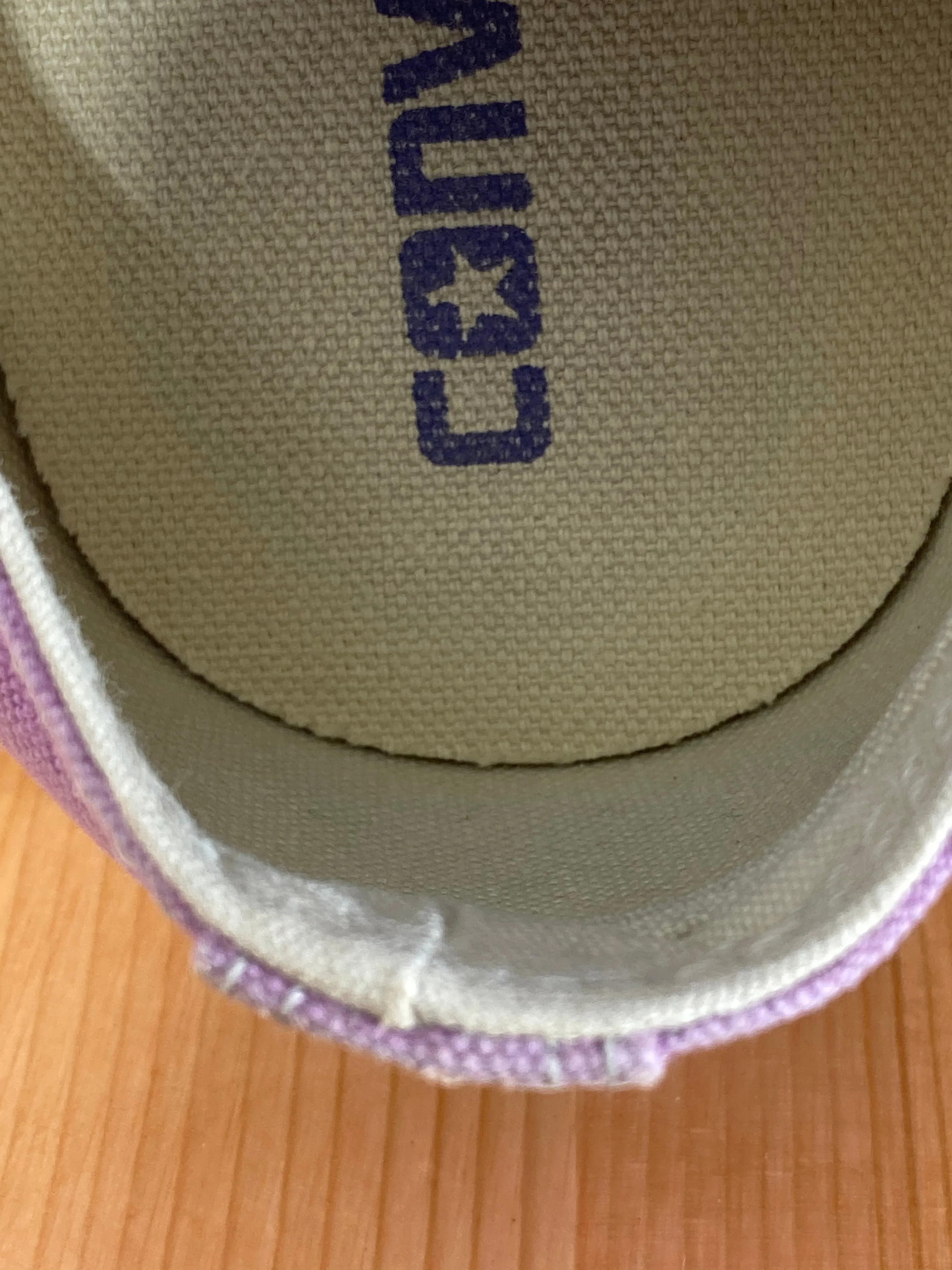 CONVERSE CHUCK TAYLOR ALL STAR Women's Size 7.5 Low Top Shoes Sneakers Purple
