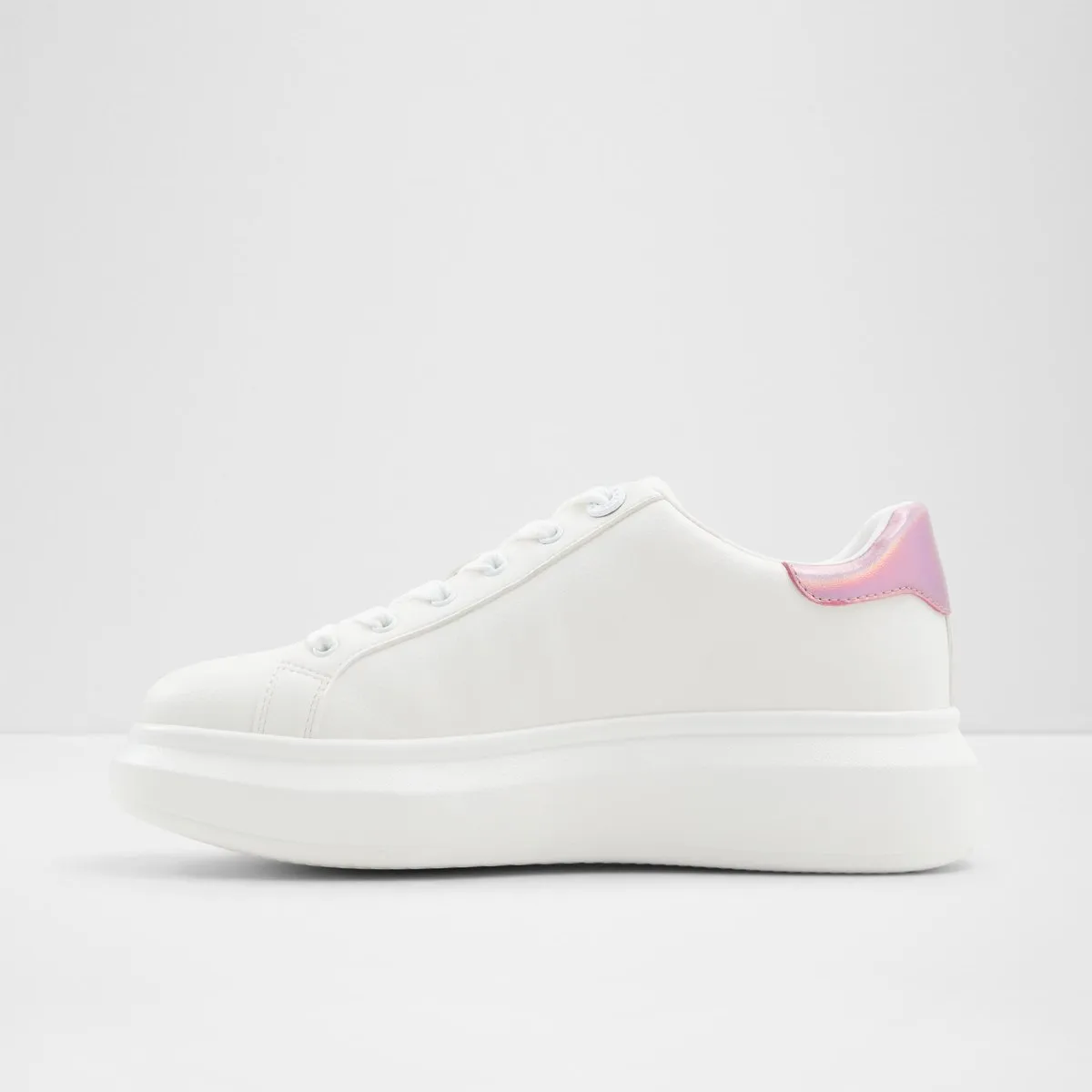 Eloria Low-Top Sneakers