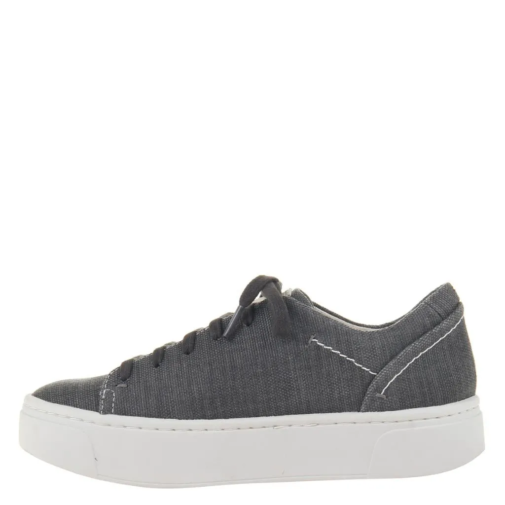 HELIO in CHARCOAL Sneakers