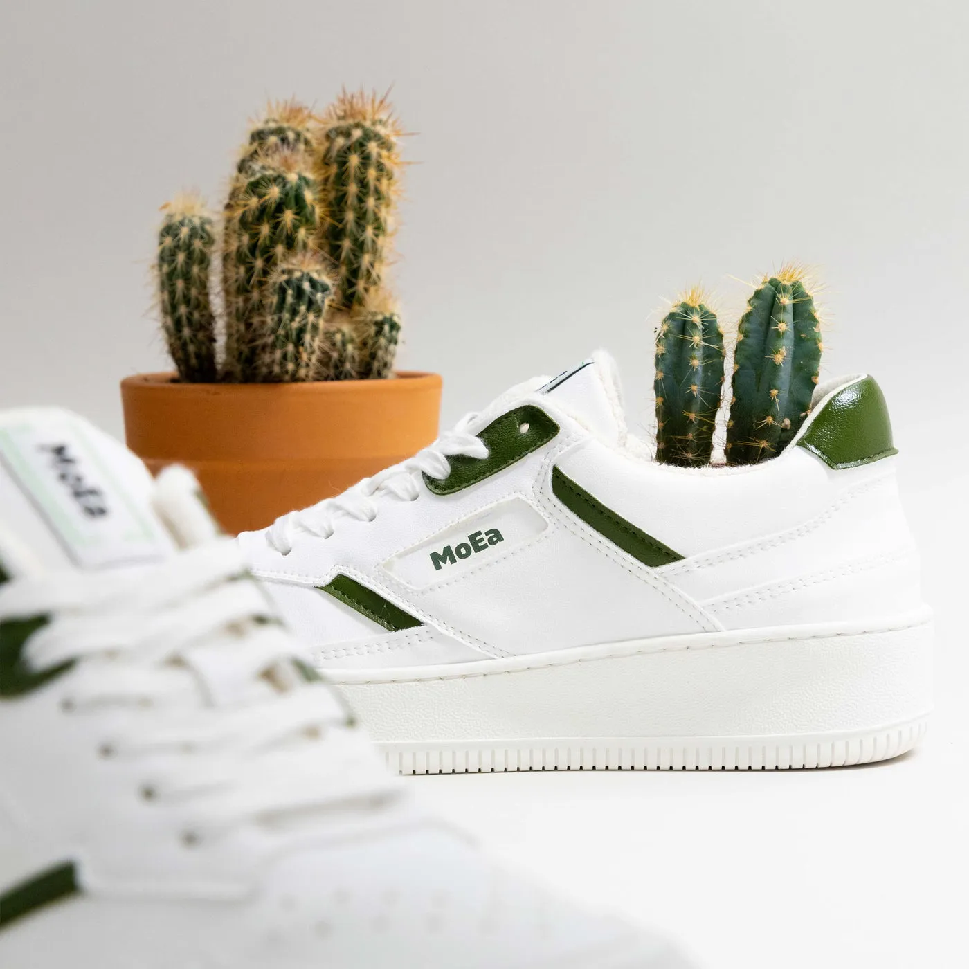 MoEa | GEN1 Cactus Vegan Sneakers | White & Green