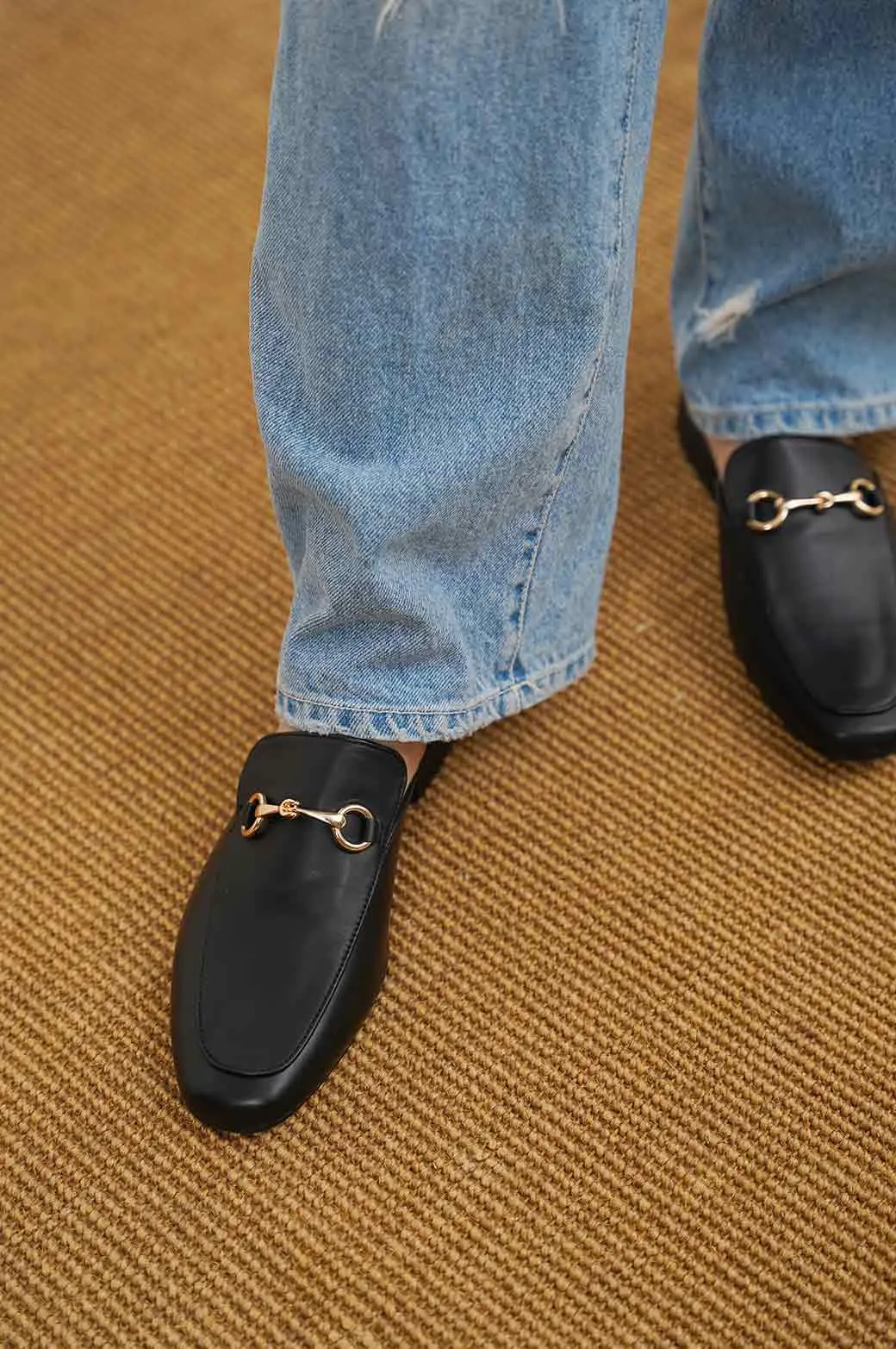 MULES WITH BUCKLE